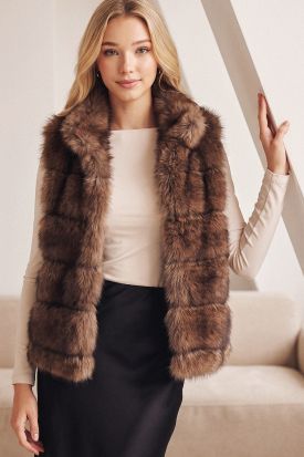 HOOK CLOSURE TIERED FAUX FUR VEST WITH POCKETS, Contents:100%POLYESTER